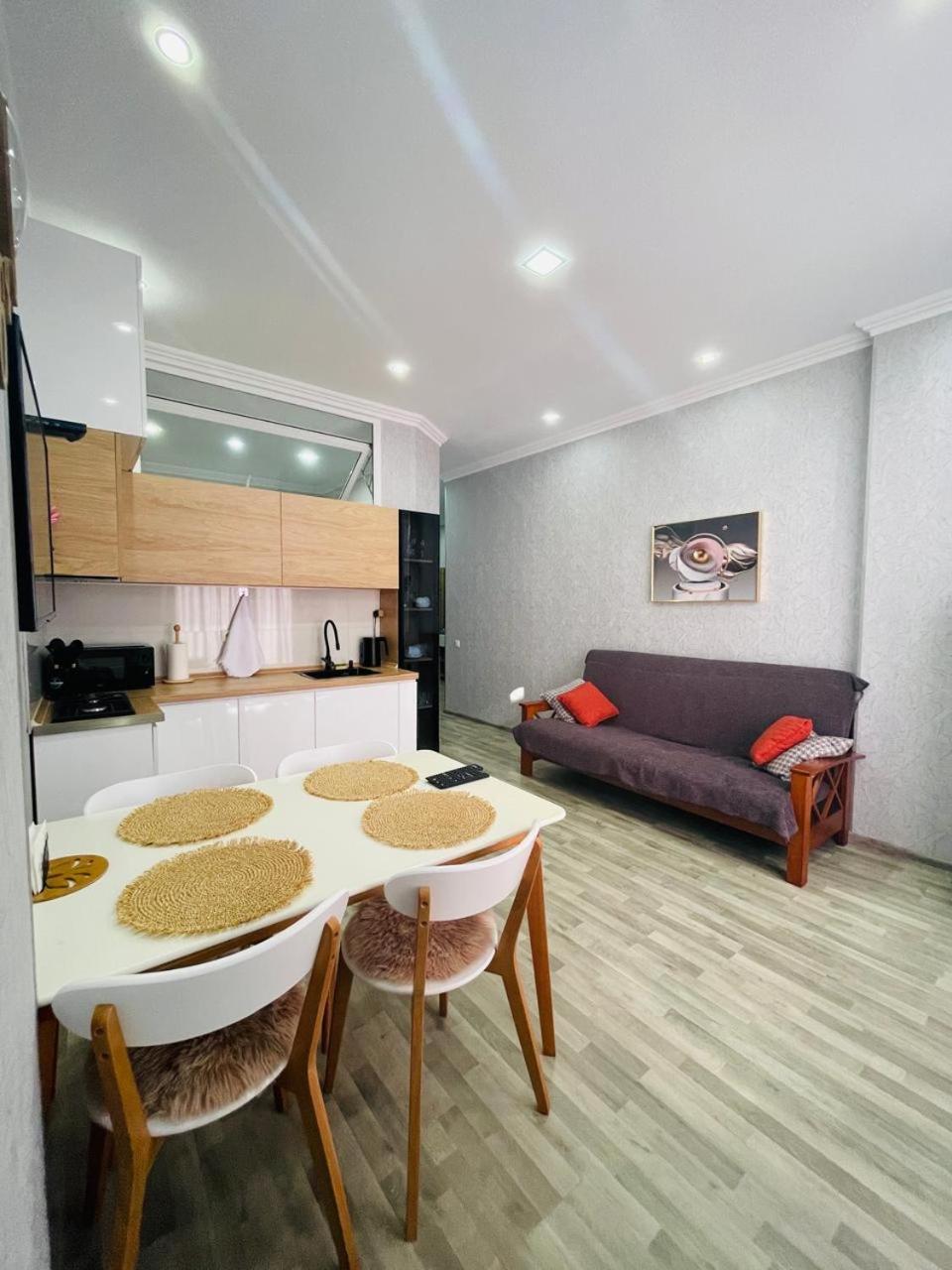 Kate'S New Cozy Apartment คูทายสิ ภายนอก รูปภาพ