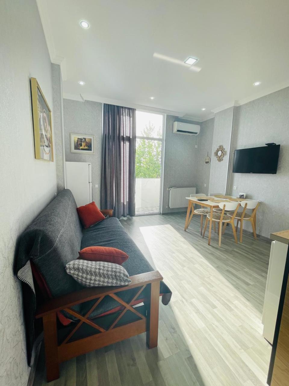 Kate'S New Cozy Apartment คูทายสิ ภายนอก รูปภาพ